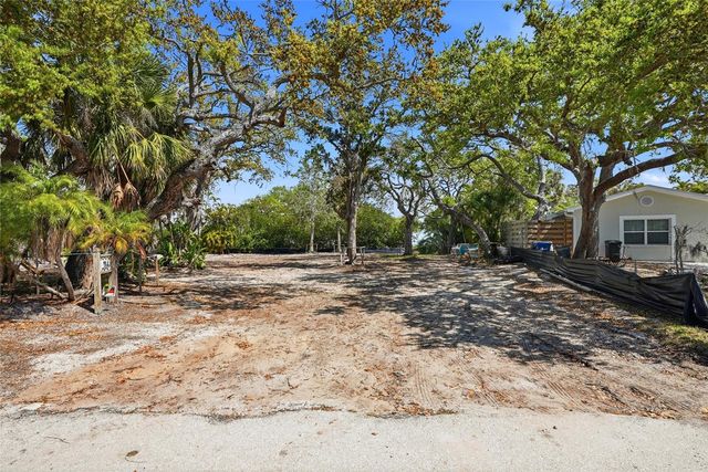114 ISLAND CIRCLE, Sarasota, FL 34242