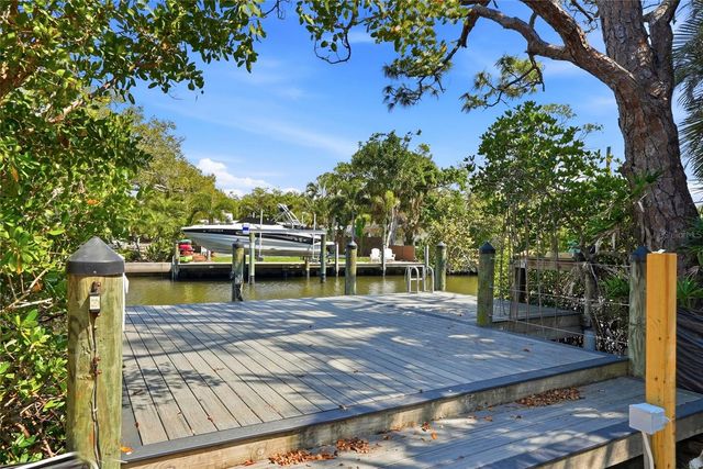 114 ISLAND CIRCLE, Sarasota, FL 34242