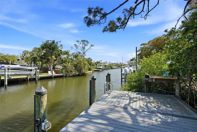 114 ISLAND CIRCLE, Sarasota, FL 34242