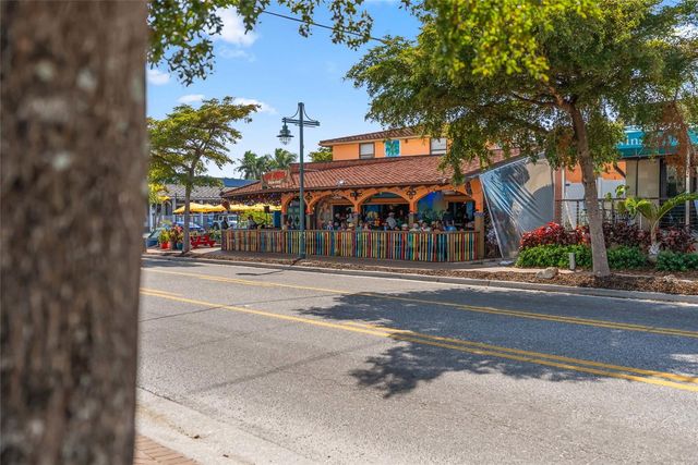 114 ISLAND CIRCLE, Sarasota, FL 34242