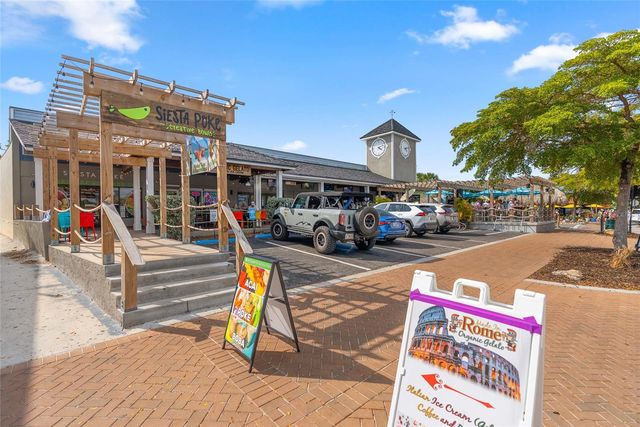 114 ISLAND CIRCLE, Sarasota, FL 34242