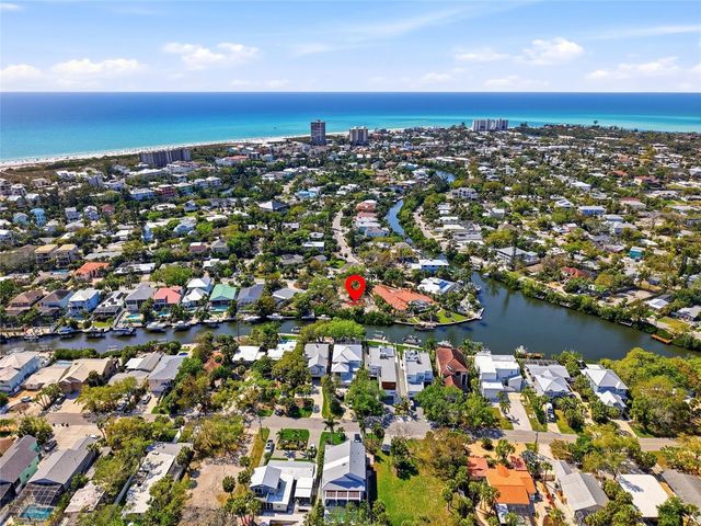 114 ISLAND CIRCLE, Sarasota, FL 34242