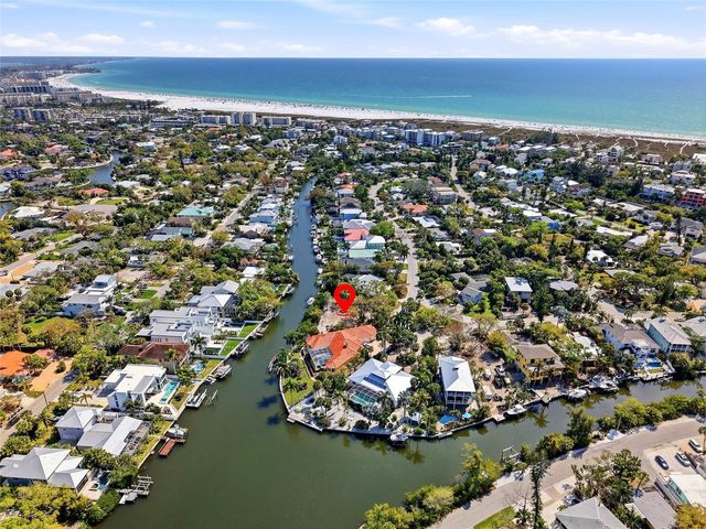 114 ISLAND CIRCLE, Sarasota, FL 34242