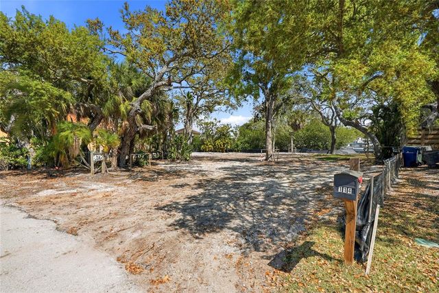 114 ISLAND CIRCLE, Sarasota, FL 34242