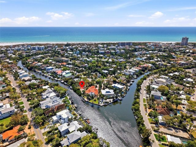 114 ISLAND CIRCLE, Sarasota, FL 34242