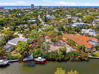 114 ISLAND CIRCLE, Sarasota, FL 34242