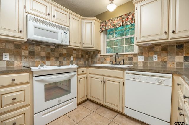 16840 Thibodaux, Tyler, TX 75703