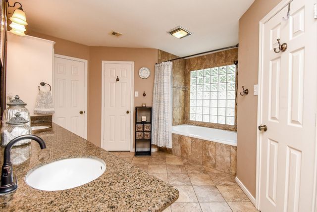 3830 E Creek Club Drive, Missouri City, TX 77459