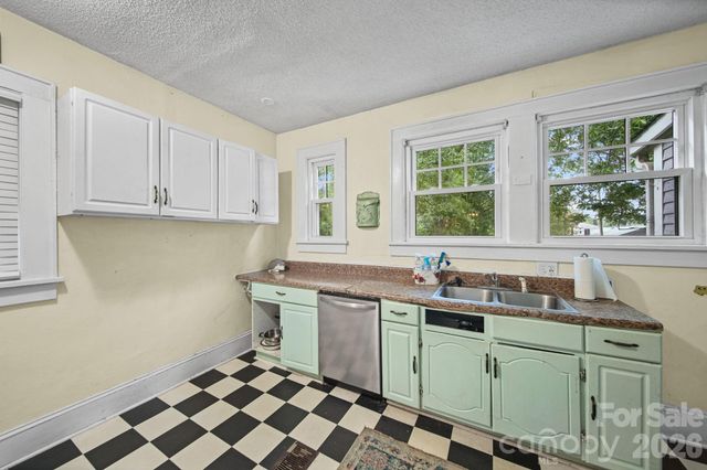 321 Grandin Road, Charlotte, NC 28208