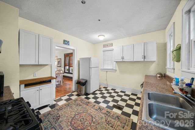 321 Grandin Road, Charlotte, NC 28208