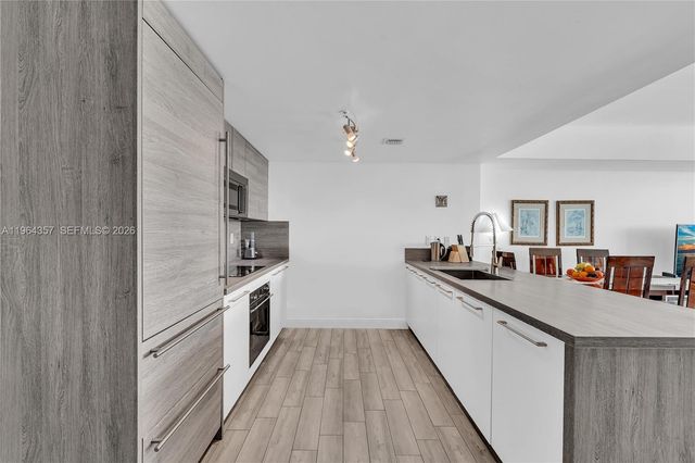 400 Sunny Isles Blvd 907, Sunny Isles Beach, FL 33160