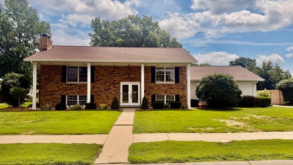 Image 1 of property listing at 545 Meadowbrook, Centralia, IL 62801