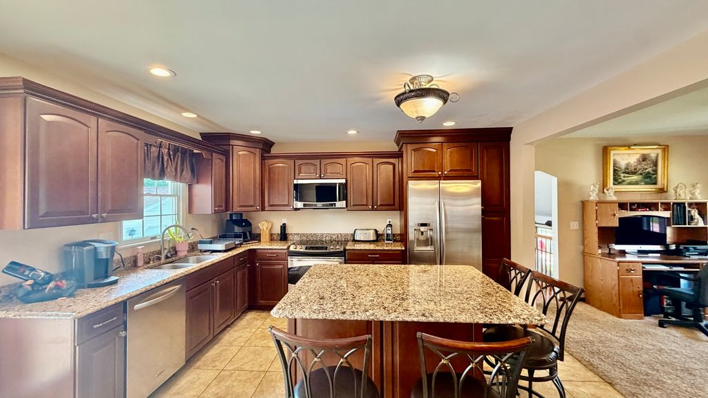 Image 5 of property listing at 545 Meadowbrook, Centralia, IL 62801