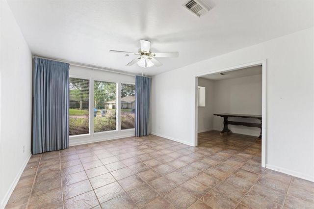 1526 17th Avenue N, Texas City, TX 77590