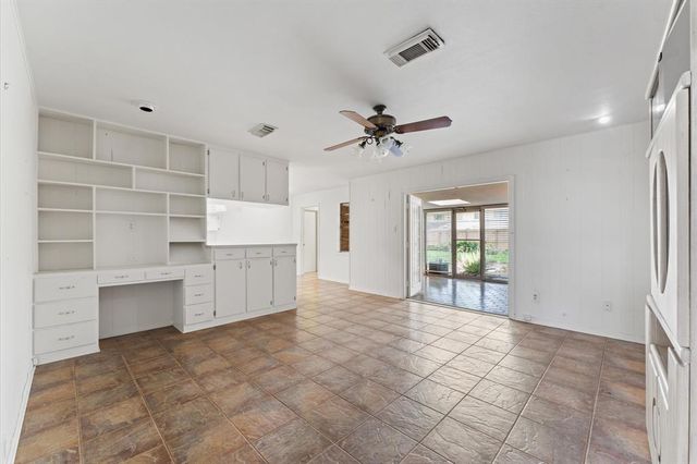 1526 17th Avenue N, Texas City, TX 77590