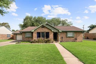 1526 17th Avenue N, Texas City, TX 77590
