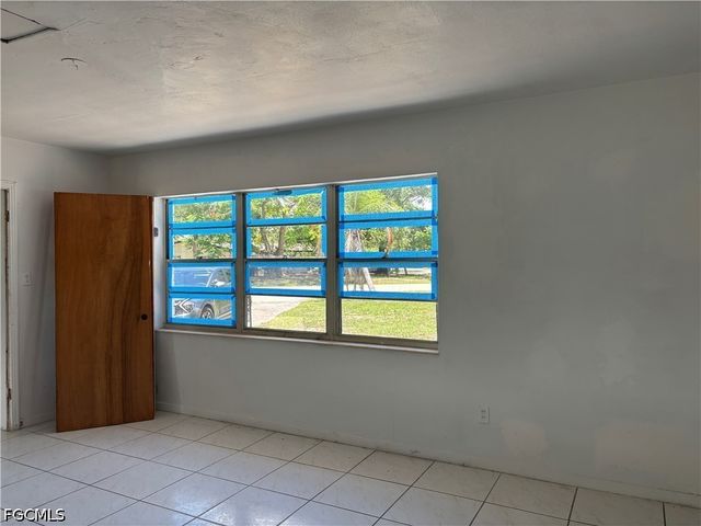 3977 Seminole AVE, Fort Myers, FL 33916
