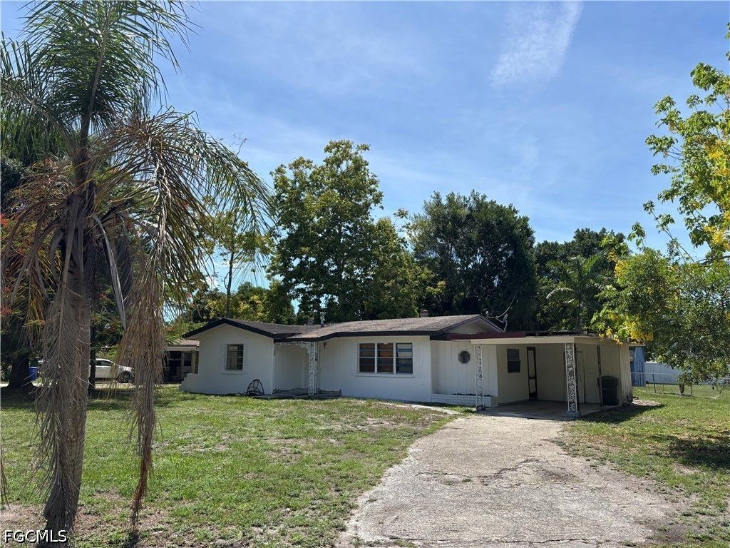 3977 Seminole AVE, Fort Myers, FL 33916