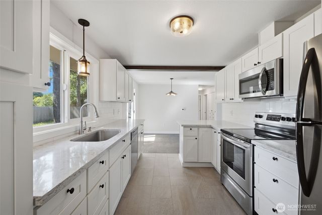 9808 Hipkins Road SW, Lakewood, WA 98498