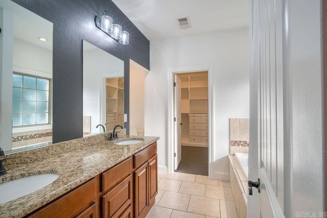 4910 Peachtree Ave, Jonesboro, AR 72405