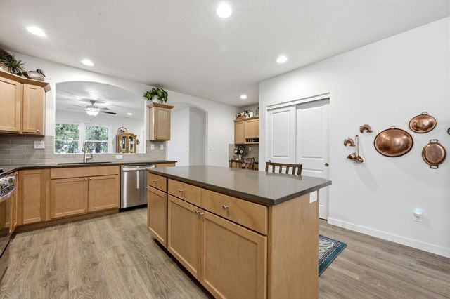 619 N Meadow Lane, Sisters, OR 97759