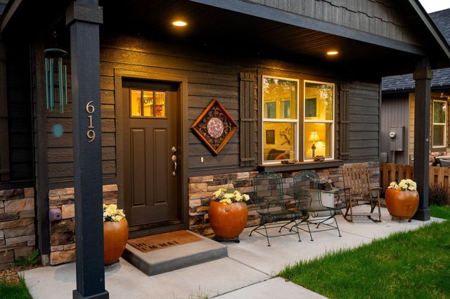 619 N Meadow Lane, Sisters, OR 97759