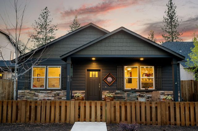 619 N Meadow Lane, Sisters, OR 97759