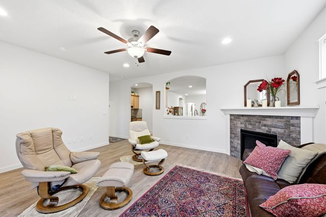 619 N Meadow Lane, Sisters, OR 97759