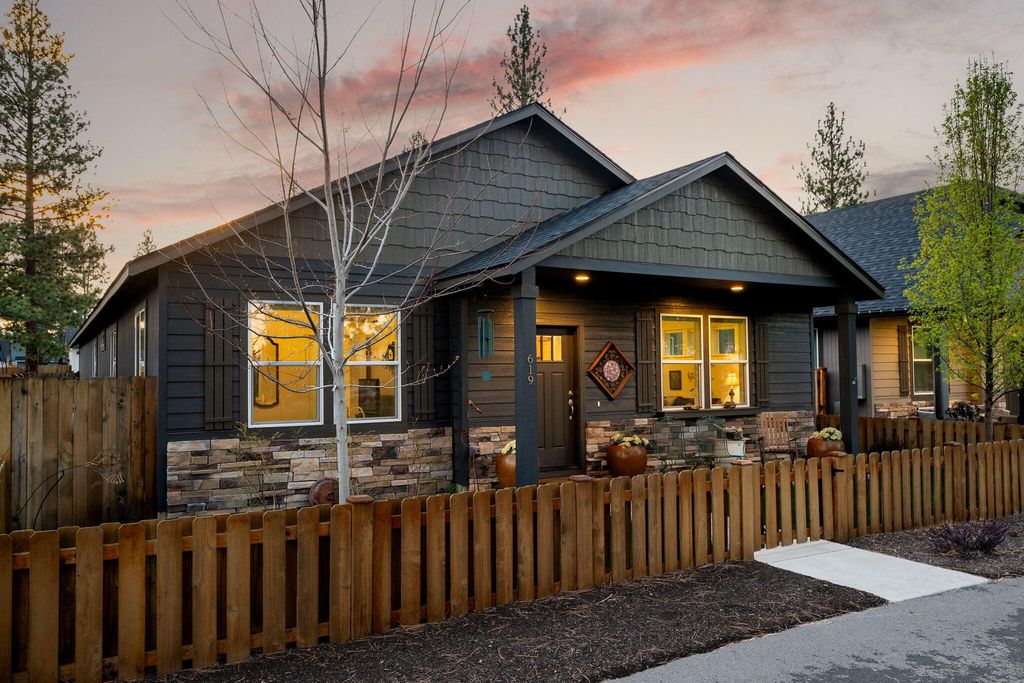 619 N Meadow Lane, Sisters, OR 97759