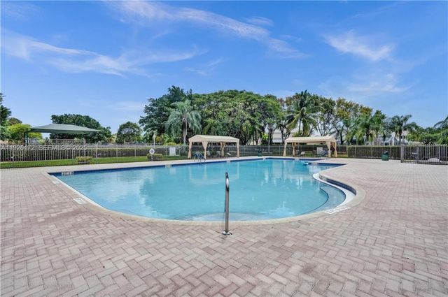 1032 Sequoia Ln, Weston, FL 33327