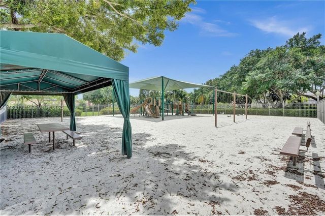 1032 Sequoia Ln, Weston, FL 33327