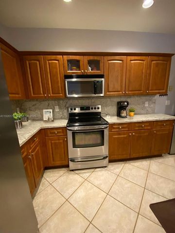 1032 Sequoia Ln, Weston, FL 33327