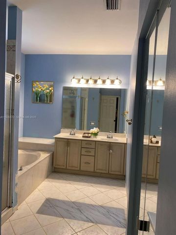 1032 Sequoia Ln, Weston, FL 33327