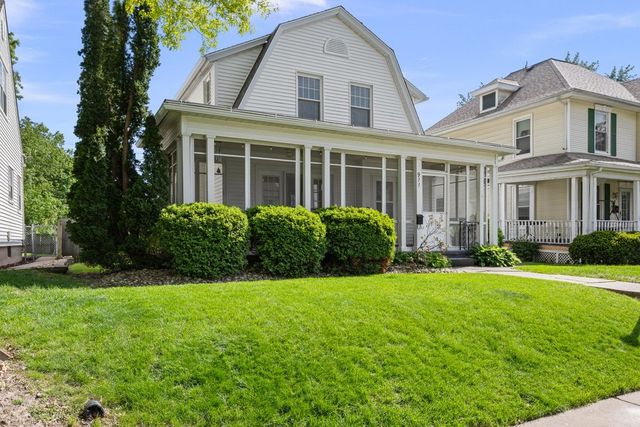 911 GRAND Court, Davenport, IA 52803