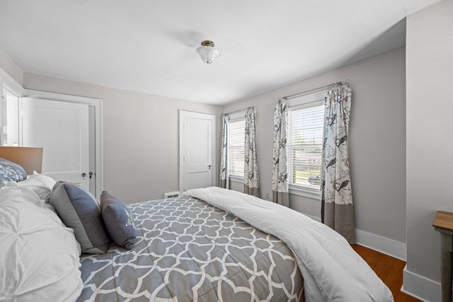 911 GRAND Court, Davenport, IA 52803