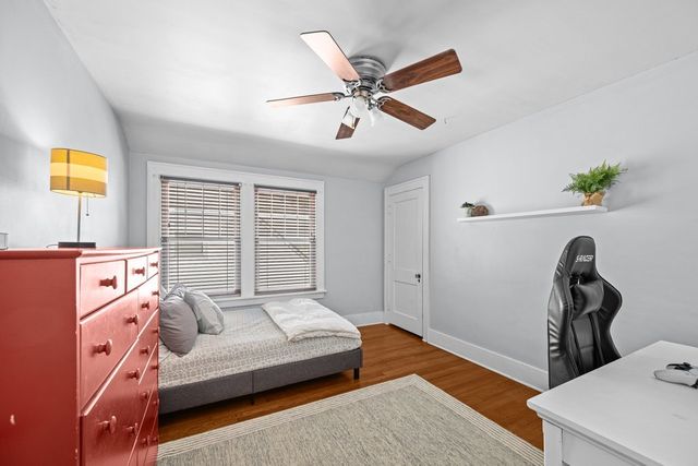 911 GRAND Court, Davenport, IA 52803