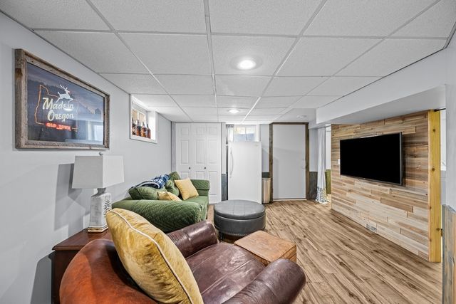 911 GRAND Court, Davenport, IA 52803