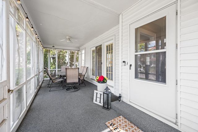 911 GRAND Court, Davenport, IA 52803