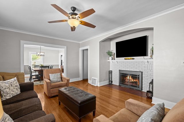 911 GRAND Court, Davenport, IA 52803