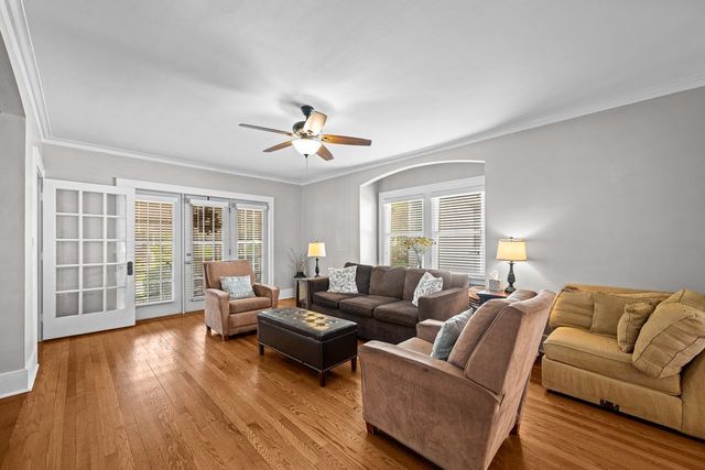 911 GRAND Court, Davenport, IA 52803