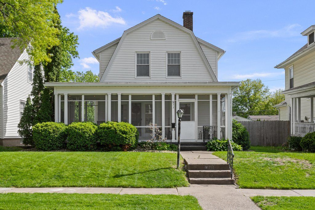 911 GRAND Court, Davenport, IA 52803
