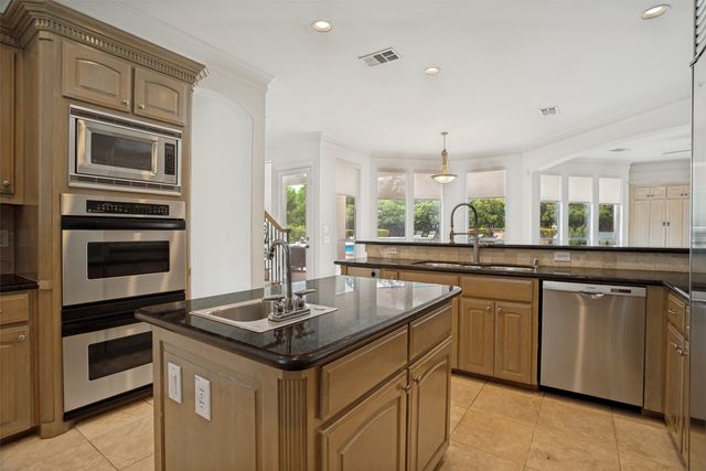 2200 Woodbridge Drive, Mckinney, TX 75072