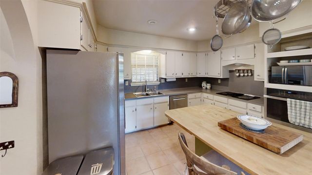 4006 Spanish Oak LN, Dripping Springs, TX 78620
