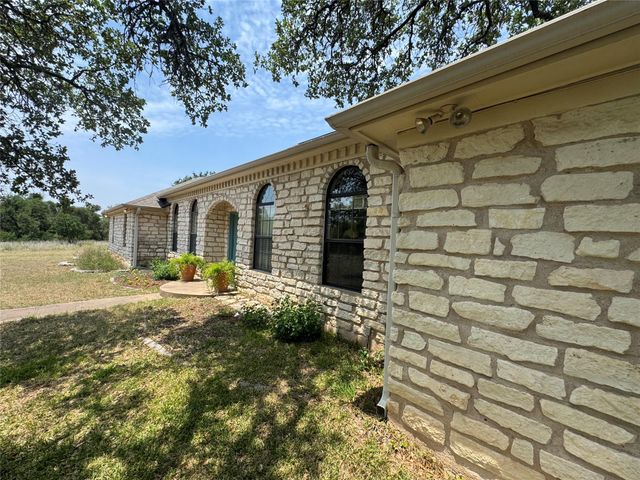 4006 Spanish Oak LN, Dripping Springs, TX 78620