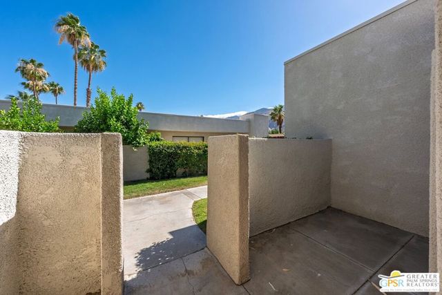 805 E Arenas Road, Palm Springs, CA 92262
