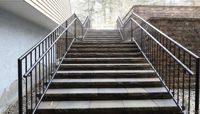 422 Fox Run Lane, Carmel, NY 10512