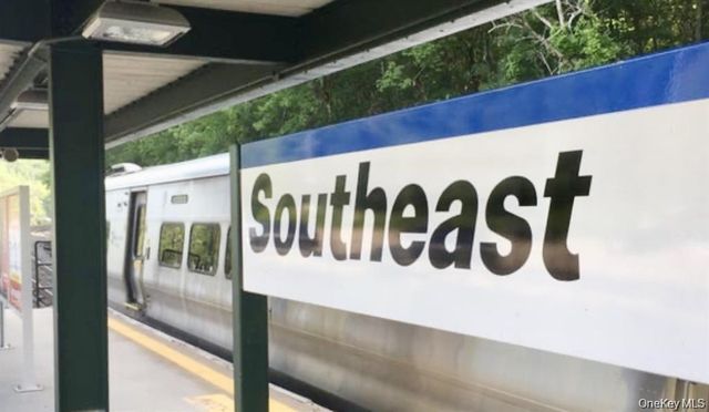 422 Fox Run Lane, Carmel, NY 10512