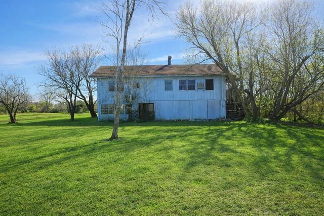 2614 Bayou Drive, Angleton, TX 77515