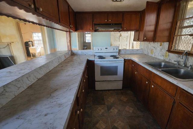 2614 Bayou Drive, Angleton, TX 77515