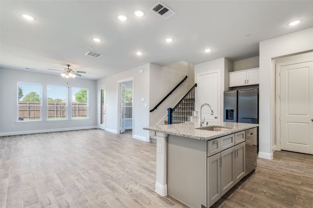 528 Hutchinson Lane, Lewisville, TX 75077